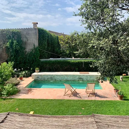 Rucall Piscina Compartida بيت للعطل